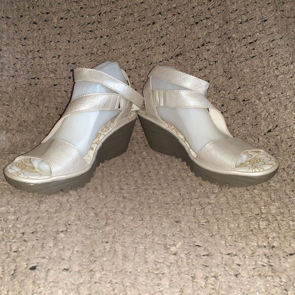 FLY LONDON-Yesk-Metallic Beige/Silver Leather-Ankle Strap Wedge-Sz 9.5-Near Mint - Picture 4 of 8